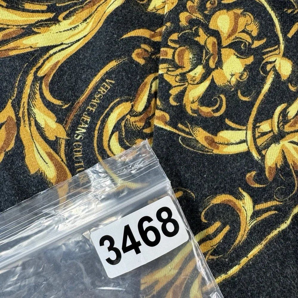 Versace Jeans Couture Black Gold Medallion Sweatshorts Mens Small 72GAD3B1